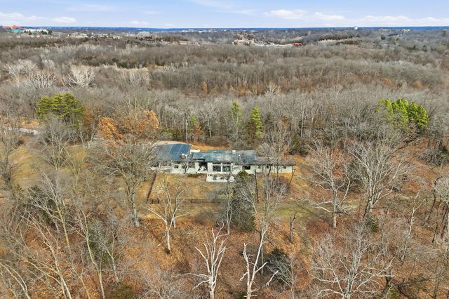 2111 ROCK QUARRY RD, Columbia, MO 65201