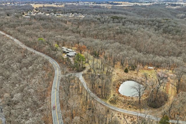 2111 ROCK QUARRY RD, Columbia, MO 65201