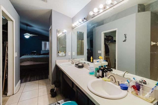 9817 WHITE BARN WAY, Riverview, FL 33569