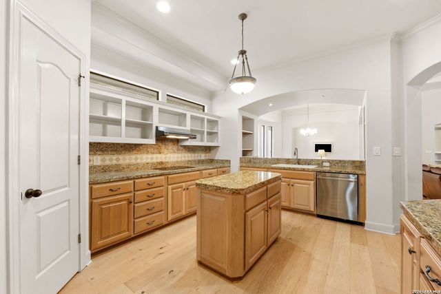 21 Worthsham Dr, San Antonio, TX 78257