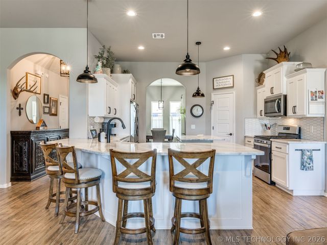 705 W 53rd Street, Sand Springs, OK 74063