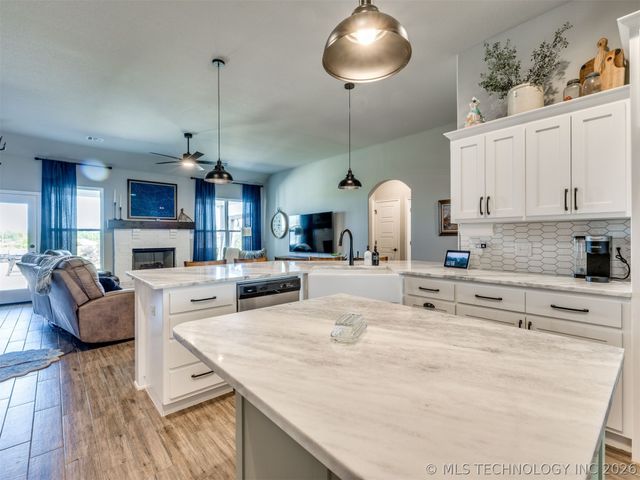 705 W 53rd Street, Sand Springs, OK 74063