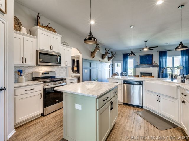 705 W 53rd Street, Sand Springs, OK 74063