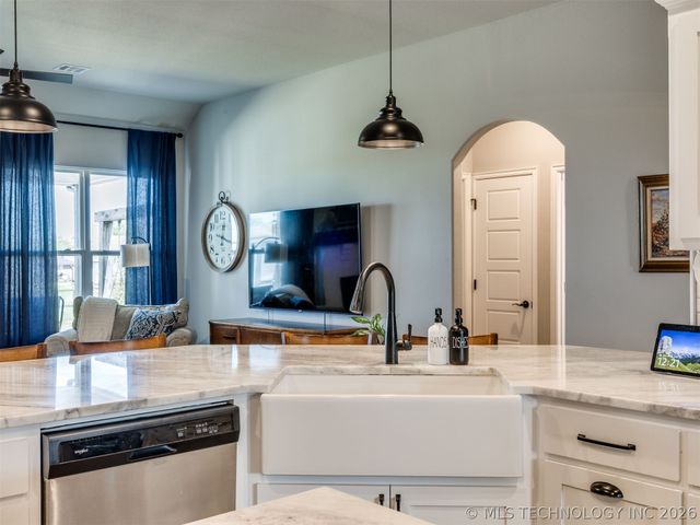 705 W 53rd Street, Sand Springs, OK 74063