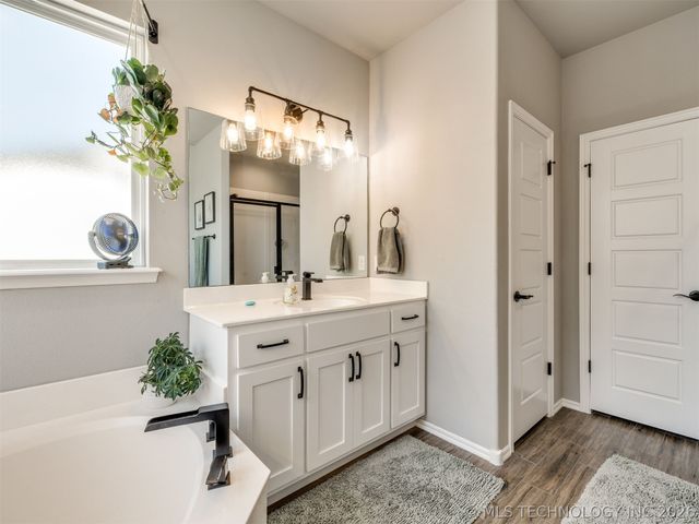 705 W 53rd Street, Sand Springs, OK 74063