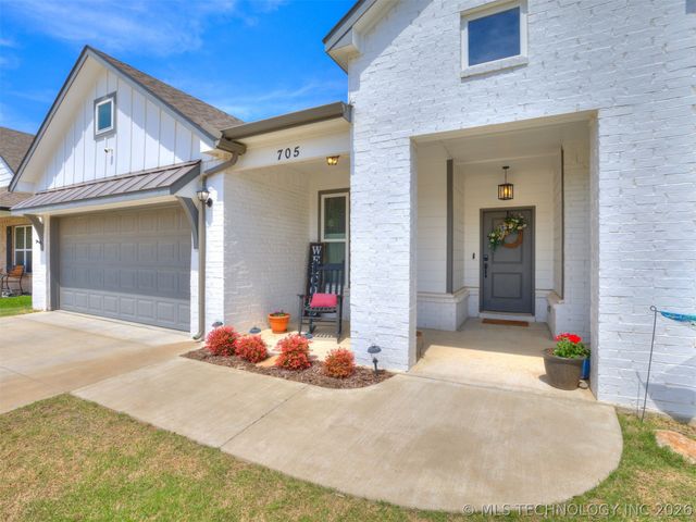 705 W 53rd Street, Sand Springs, OK 74063