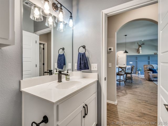 705 W 53rd Street, Sand Springs, OK 74063