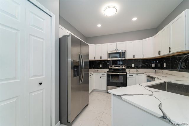 29987 Marigold Drive, Southfield, MI 48076