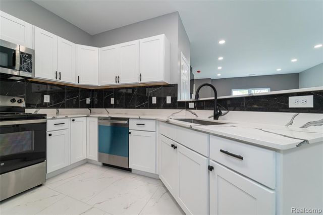 29987 Marigold Drive, Southfield, MI 48076