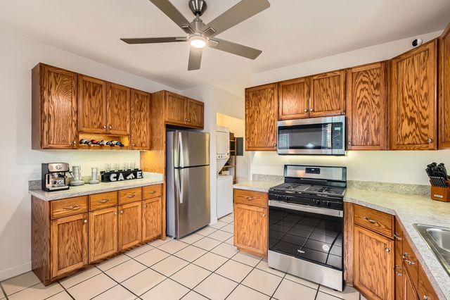 6236 N Broadway Avenue 3, Chicago, IL 60660
