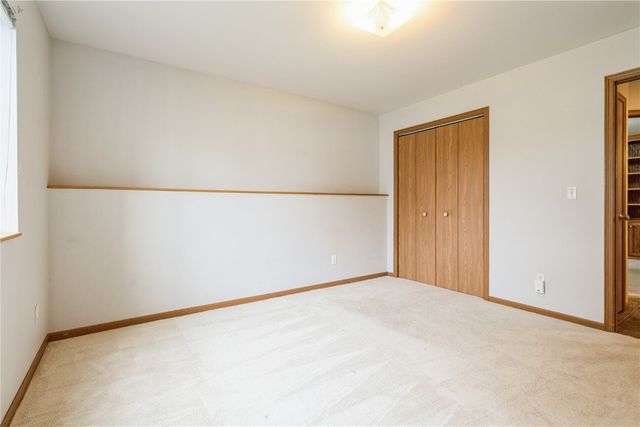 6410 Creekside Drive NE 1, Cedar Rapids, IA 52402