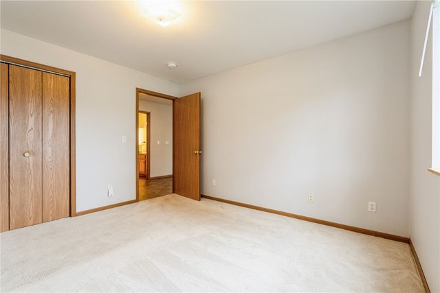 6410 Creekside Drive NE 1, Cedar Rapids, IA 52402