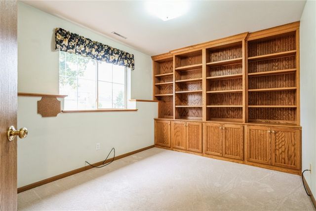 6410 Creekside Drive NE 1, Cedar Rapids, IA 52402