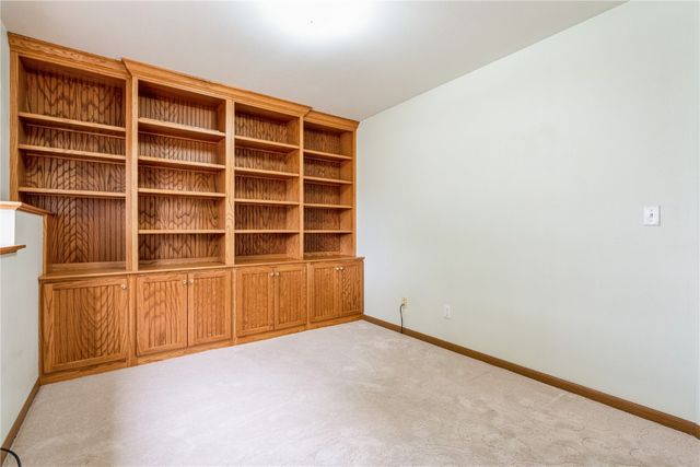 6410 Creekside Drive NE 1, Cedar Rapids, IA 52402