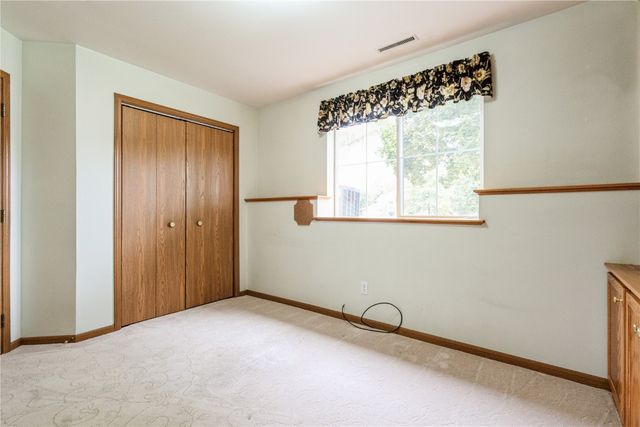 6410 Creekside Drive NE 1, Cedar Rapids, IA 52402