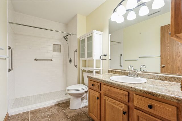 6410 Creekside Drive NE 1, Cedar Rapids, IA 52402