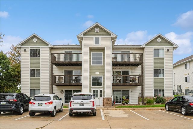 6410 Creekside Drive NE 1, Cedar Rapids, IA 52402