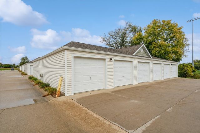 6410 Creekside Drive NE 1, Cedar Rapids, IA 52402