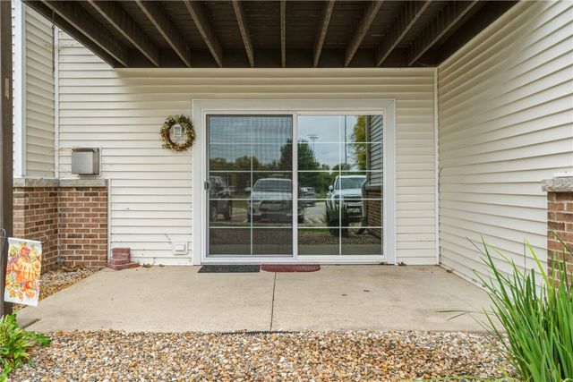 6410 Creekside Drive NE 1, Cedar Rapids, IA 52402