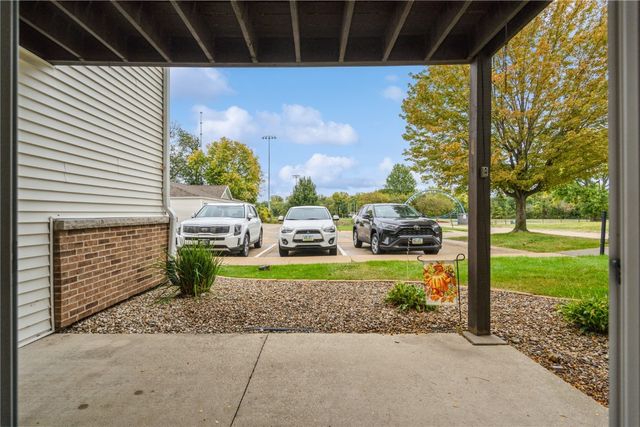 6410 Creekside Drive NE 1, Cedar Rapids, IA 52402