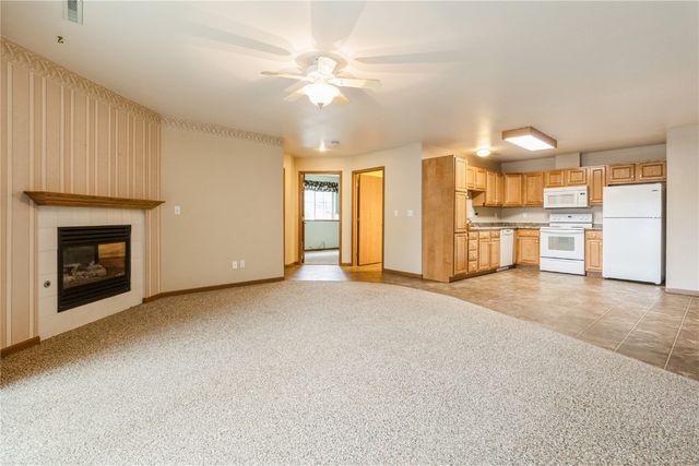 6410 Creekside Drive NE 1, Cedar Rapids, IA 52402