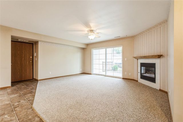 6410 Creekside Drive NE 1, Cedar Rapids, IA 52402