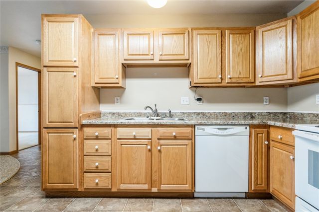 6410 Creekside Drive NE 1, Cedar Rapids, IA 52402