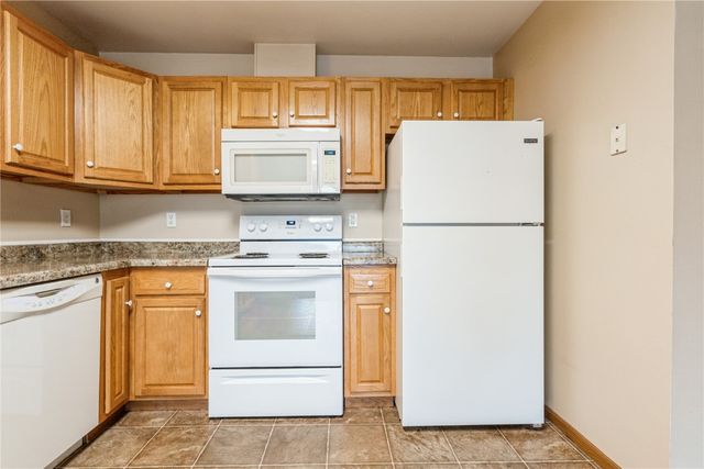 6410 Creekside Drive NE 1, Cedar Rapids, IA 52402