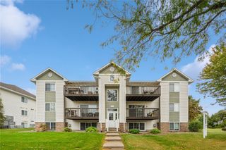 6410 Creekside Drive NE 1, Cedar Rapids, IA 52402