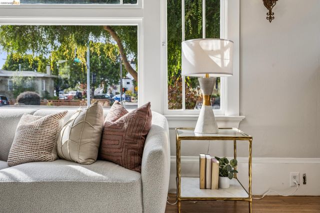 5552 Broadway, Oakland, CA 94618