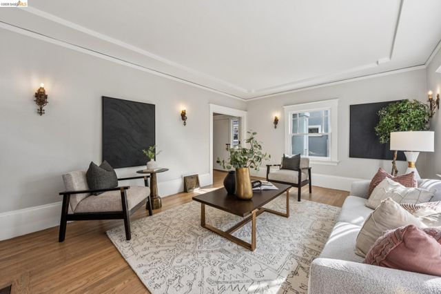 5552 Broadway, Oakland, CA 94618