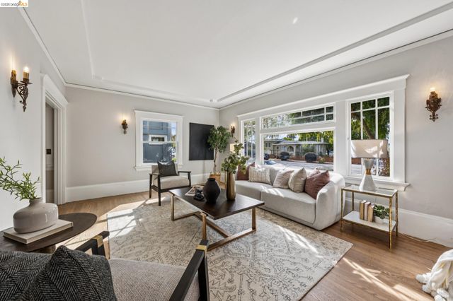 5552 Broadway, Oakland, CA 94618