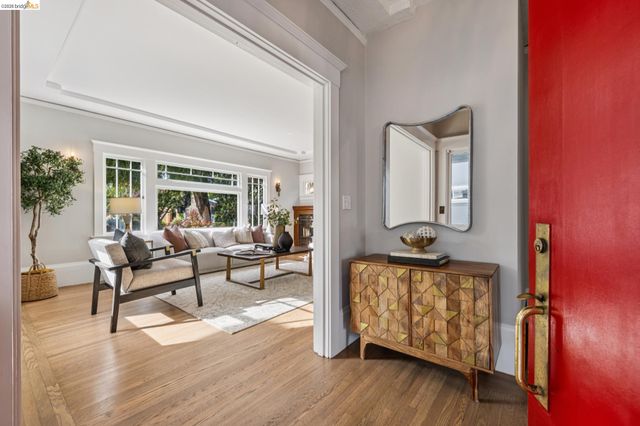 5552 Broadway, Oakland, CA 94618