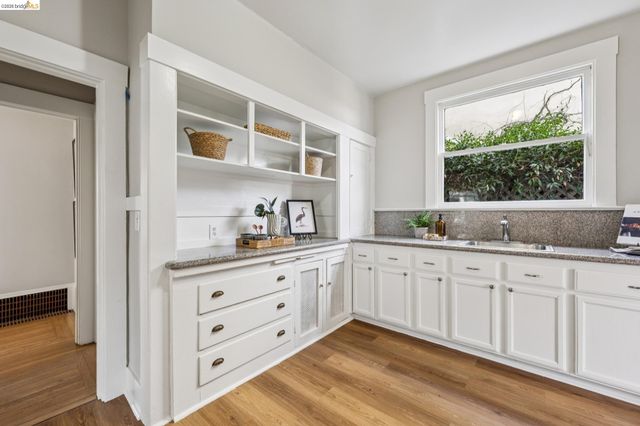 5552 Broadway, Oakland, CA 94618