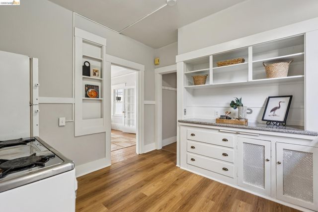5552 Broadway, Oakland, CA 94618