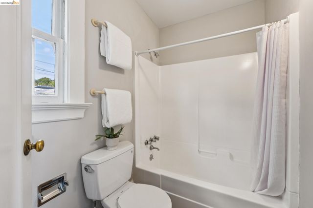 5552 Broadway, Oakland, CA 94618