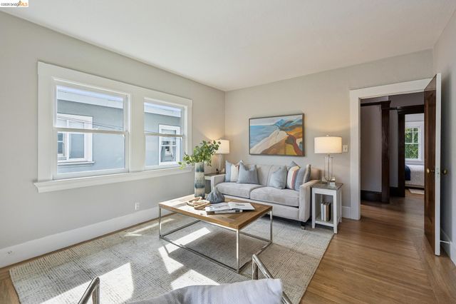 5552 Broadway, Oakland, CA 94618