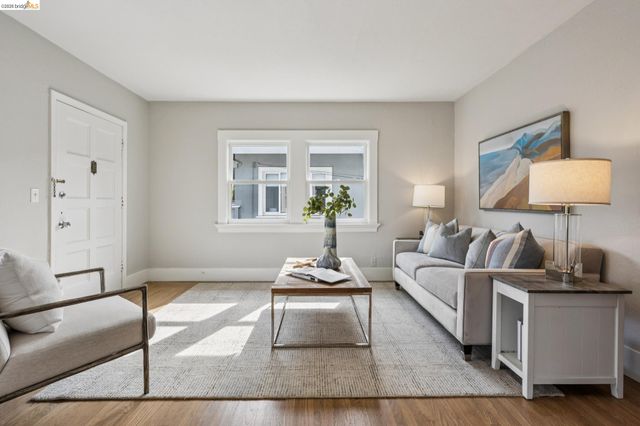 5552 Broadway, Oakland, CA 94618