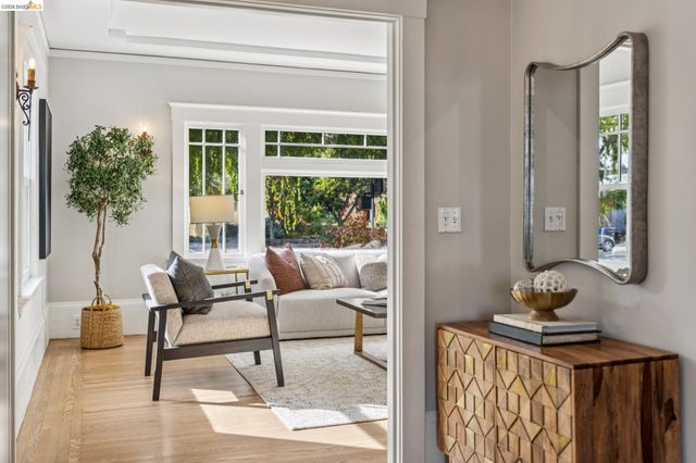 5552 Broadway, Oakland, CA 94618