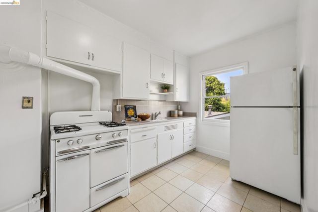 5552 Broadway, Oakland, CA 94618