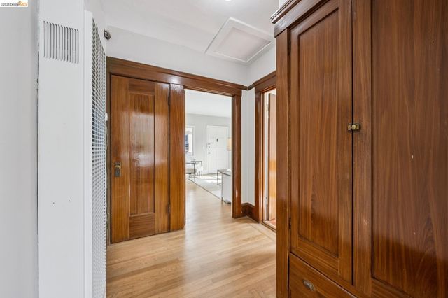 5552 Broadway, Oakland, CA 94618