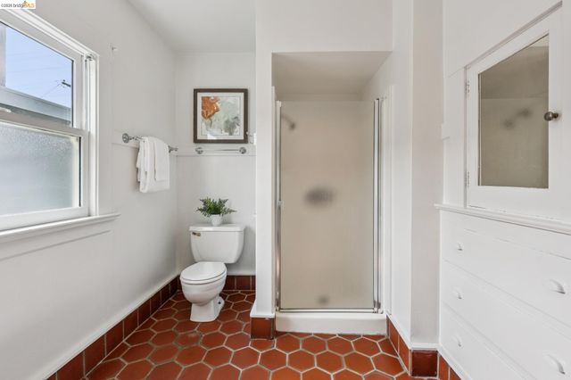 5552 Broadway, Oakland, CA 94618