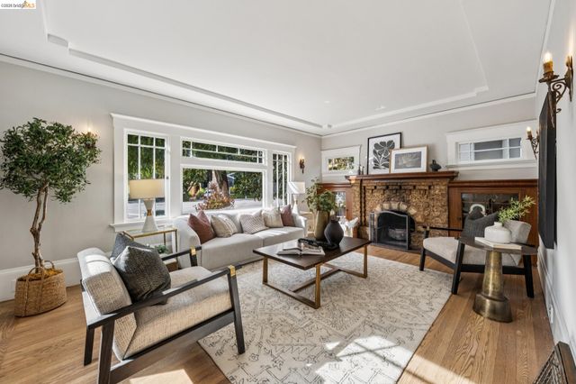 5552 Broadway, Oakland, CA 94618