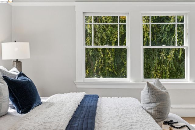 5552 Broadway, Oakland, CA 94618