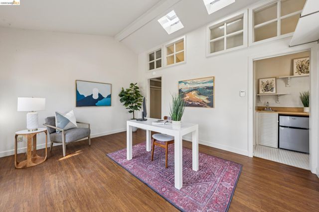 5552 Broadway, Oakland, CA 94618