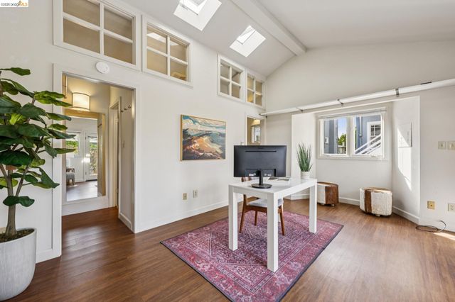 5552 Broadway, Oakland, CA 94618