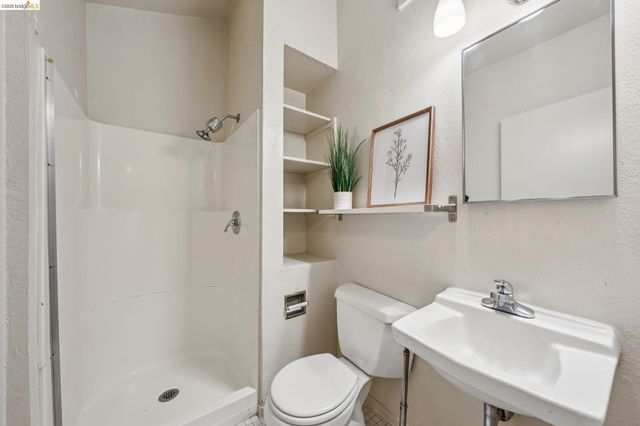 5552 Broadway, Oakland, CA 94618