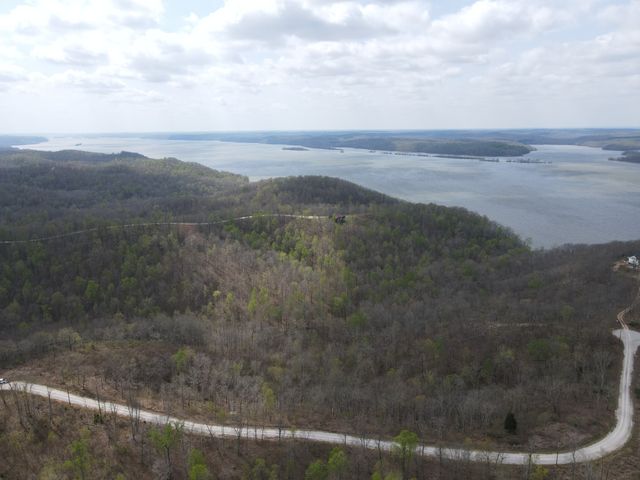 18 Lake Ridge Dr, Stewart, TN 37175