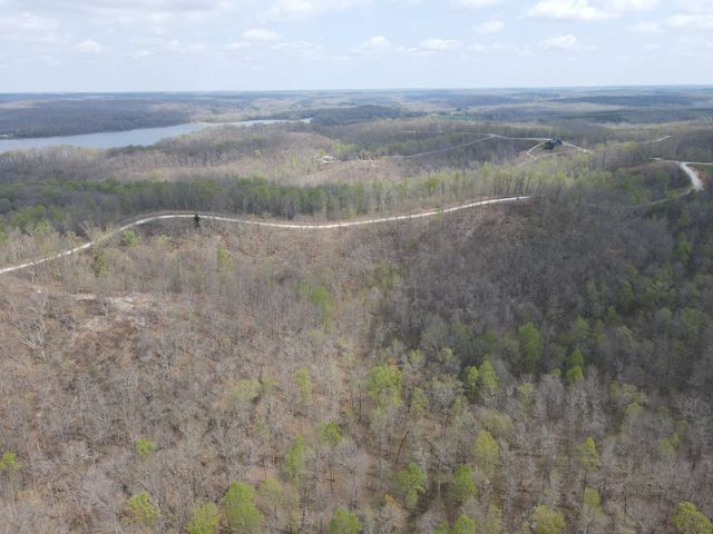 18 Lake Ridge Dr, Stewart, TN 37175