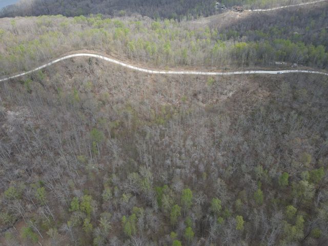 18 Lake Ridge Dr, Stewart, TN 37175